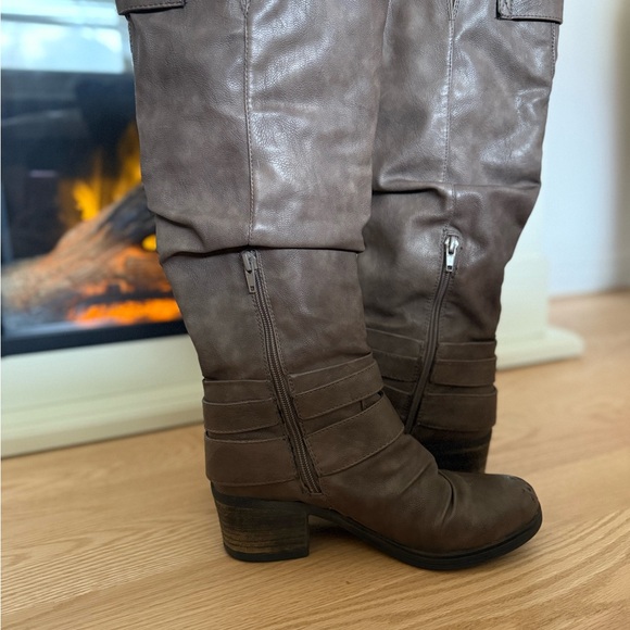 Brown Leather Knee-High Boots - Picture 5 of 8